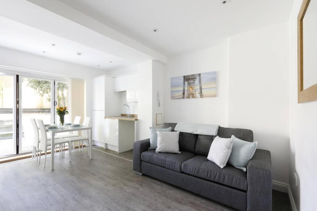 2 Bedrooms Close To The Beach With Garden And Own Entrance ! Brighton Eksteriør billede