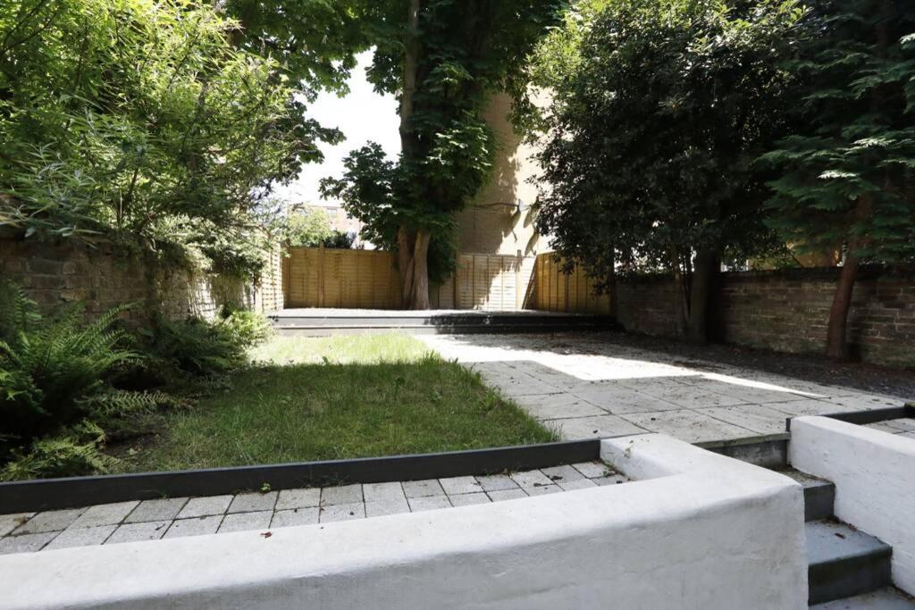 2 Bedrooms Close To The Beach With Garden And Own Entrance ! Brighton Eksteriør billede