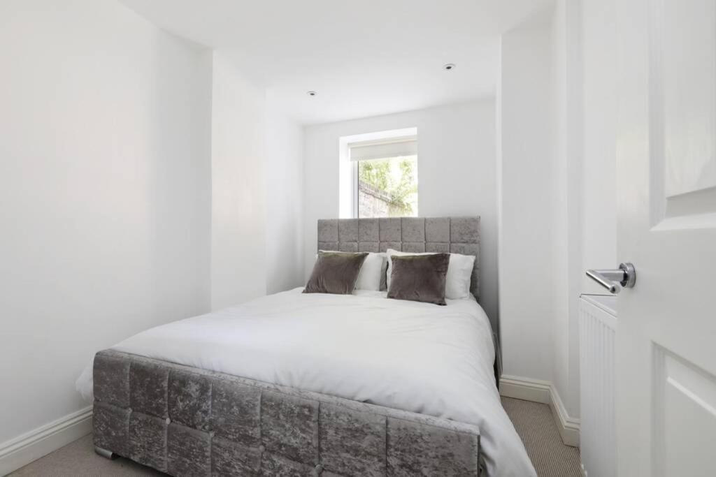 2 Bedrooms Close To The Beach With Garden And Own Entrance ! Brighton Eksteriør billede